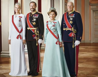 OSLO, NORWAY - JANUARY 15: (FOR EDITORIAL USE ONLY)  In this handout photo provided by the Royal Court, Princess Mette-Marit of Norway, Crown Prince Haakon of Norway, Queen Sonja of Norway and King Harald V of Norway pose for an official photograph from the Royal Court on January 15, 2016 in Oslo, Norway. (Photo by Jørgen Gomnæs, the Royal Court via Getty Images)