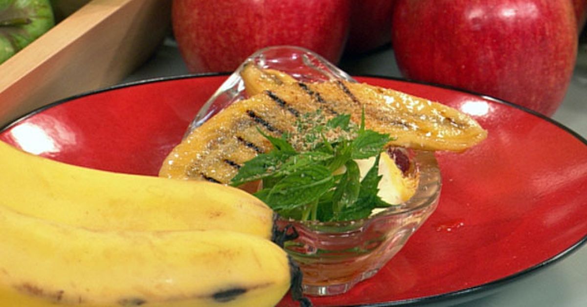 Banana sundae with palm sugar syrup & coconut ice-cream - 9Kitchen