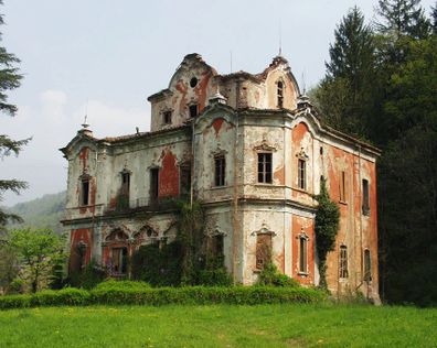 haunted houses: villa de vecchi