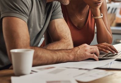 Couple managing bills