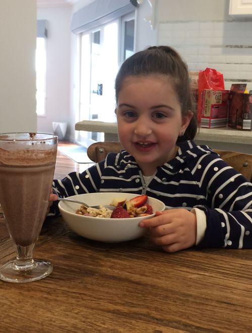 Four-year-old Ava enjoys a meal from the Aldi plan. (9NEWS)