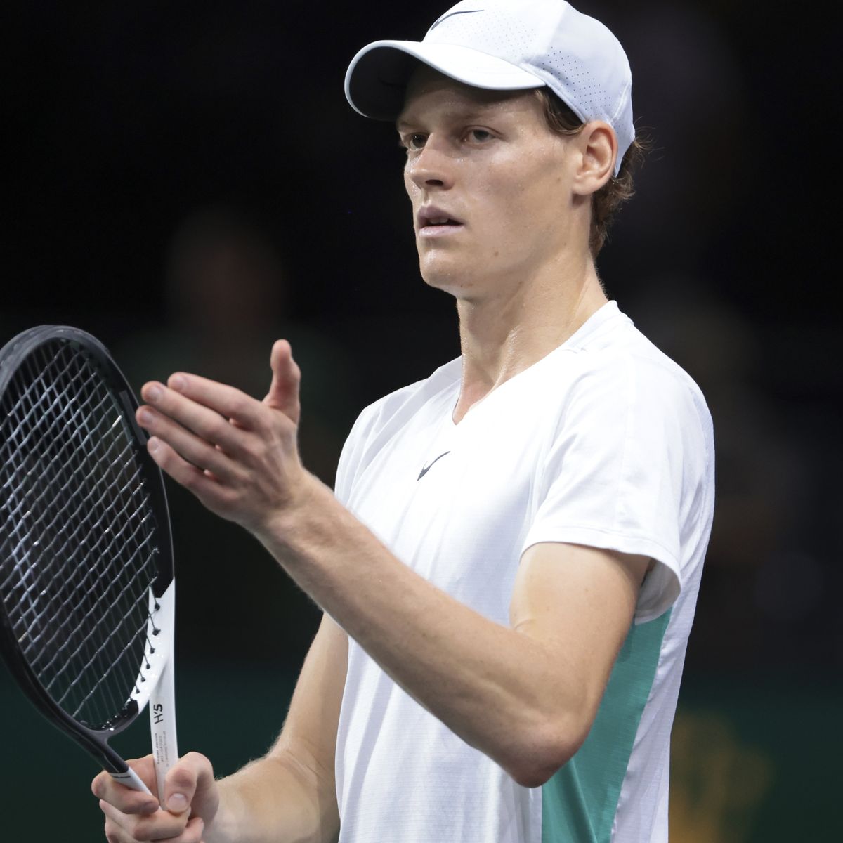 Tennis-Sinner pulls out of Paris Masters after late finish