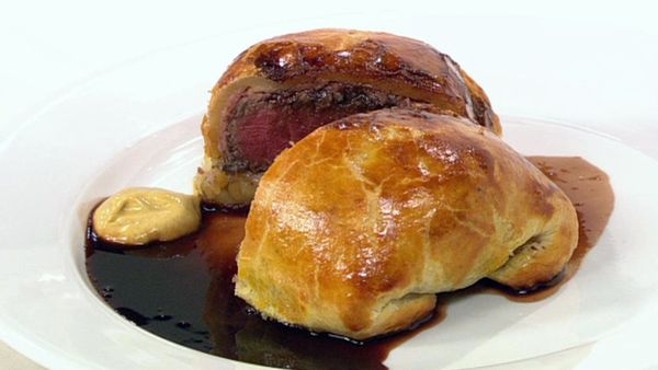 Individual beef wellingtons