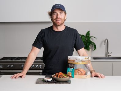Hayden Quinn whipped up his Korean Style BBQ pork rice bowl with Riverview Farms using cheap supermarket ingredients.