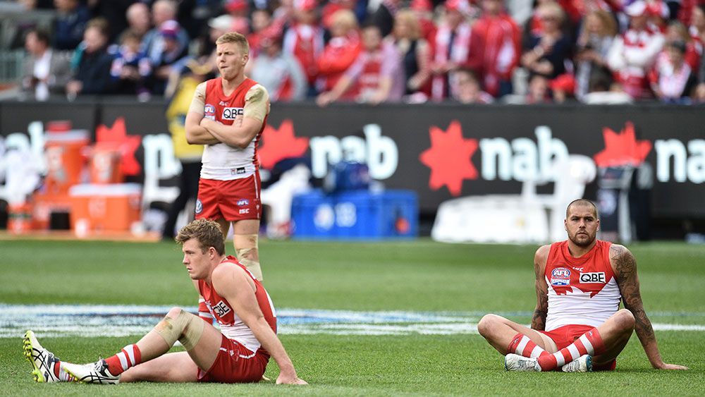 The Swans after the heartbreaking loss to the Bulldogs. (AAP)