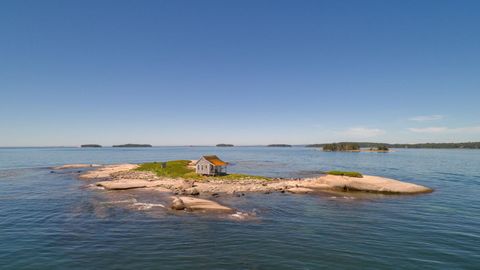 The world's loneliest home on Duck Ledges Island, Maine, USA unusual international property