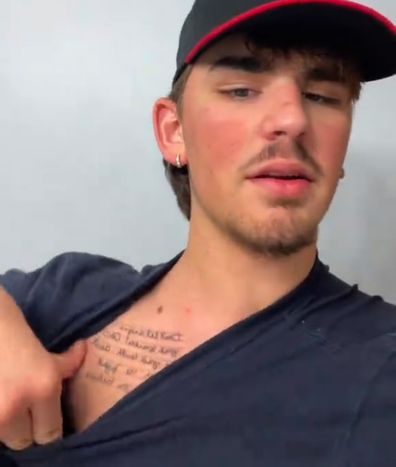 Chase McCoy si fa un tatuaggio per sorprendere la sua insegnante