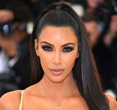 Despite the unofficial title of being 'The Oscars of
fashion', the Met Gala is equally about the boldest and bravest beauty looks. <br>
<br>
Case in point, Kim Kardashian West.<br>
<br>
The reality star made a (fashionably) late entrance at this
year’s celebration <em><a href="https://style.nine.com.au/2018/05/08/08/05/met-gala-2018" target="_blank" draggable="false">'Heavenly Bodies: Fashion and the Catholic Imagination'</a></em>,
clad in a show-stopping fitted gold gown courtesy of Atelier Versace.<br>
<br>
Mrs West’s gown may have had the Midas touch, but it was her
beauty look that stole the show. <br>
<br>
While the mother-of-three never fronts up without a full
face, this time she took her glam to the next level with the help of her go-to
makeup artist, Mario Dedivanovic.<br>
<br>
Using an array of products from Kardashian’s own makeup
range, KKW Beauty, he used a mixture of eyeshadows, a brightening powder, crème
contour sticks in two different shades, a highlighter and smouldering brown
lipstick to give the beauty mogul a ’90s supermodel-inspired look.<br>
<br>
Get the full breakdown of the mother-of-three’s beauty look
at Dedivanovic’s Instagram page @makeupbymario.<br>
<br>
Click through to see the other stars that put their best
face forward at this year’s Met Gala.