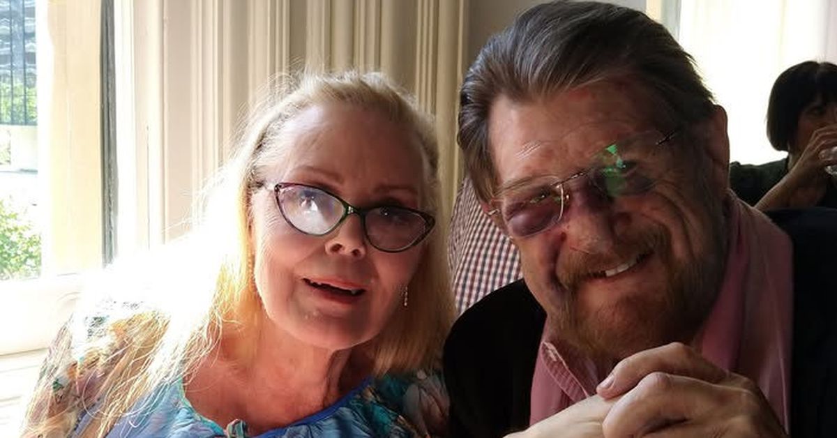 Derryn Hinch reveals injury with single Christmas photo: 'Looked like I lost ten rounds with Lionel Rose'