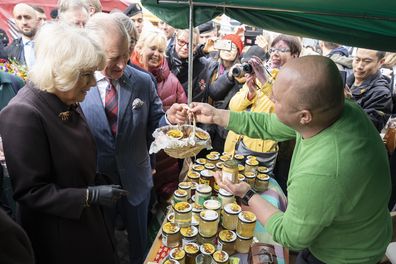  King Charles III and Camilla, Queen Consort visits a food market on Wittenbergplatz in Berlin Central on March 30, 2023 in Berlin, Germany.  