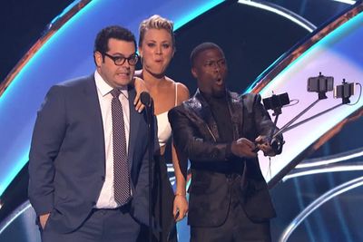 <i>The Big Bang Theory</i>'s Kaley Cuoco-Sweeting got into trouble with fans last week over her comments about not being a feminist... and now she's been given a serve by a co-star on stage at the 2015 People's Choice Awards.<br/><br/>Presenting the Favourite Comedic Movie Actress award, Kaley was joined by her co-stars in the upcoming flick <i>The Wedding Ringer</i>, Josh Gad and Kevin Hart. Josh, who voices Olaf in <i>Frozen</i>, took a jab at Kaley's 'anti-feminism stance'... watch her priceless response and view more highlights next.<br/><br/>Image: CBS. Author: <b><a target="_blank" href="http://twitter.com/TheAdamBub">Adam Bub</a></b>