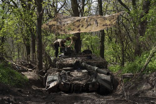 Ukraine says Russian offensive in east gathering momentum 2