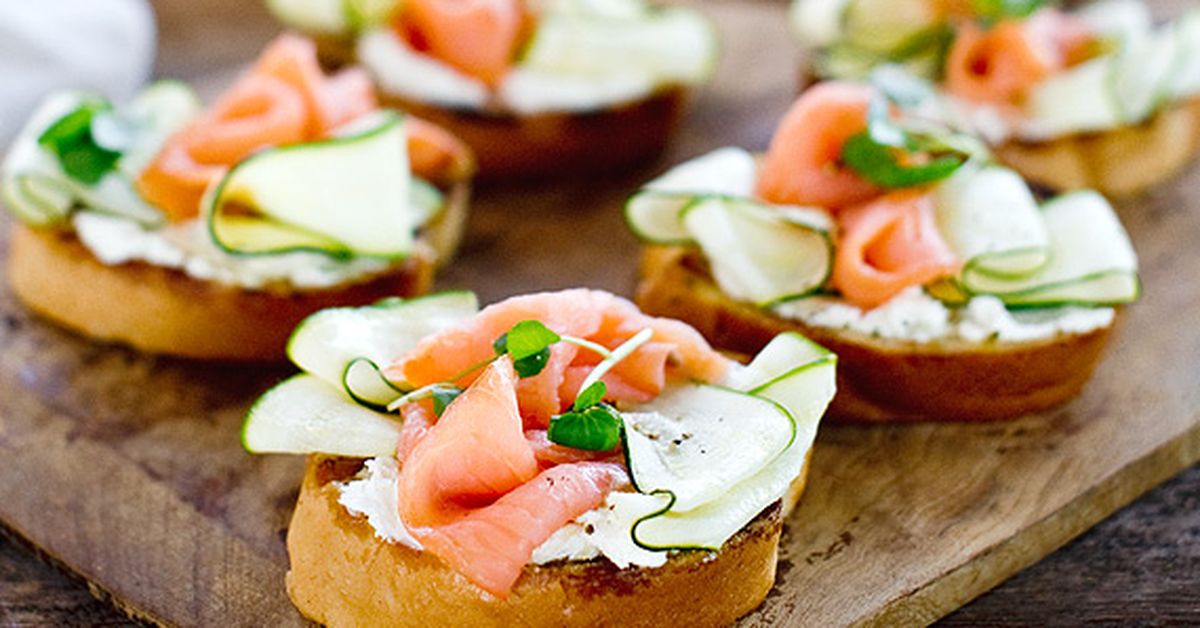 Barbecued garlic bread topped with goat's curd, smoked salmon and zucchini ribbons - 9Kitchen