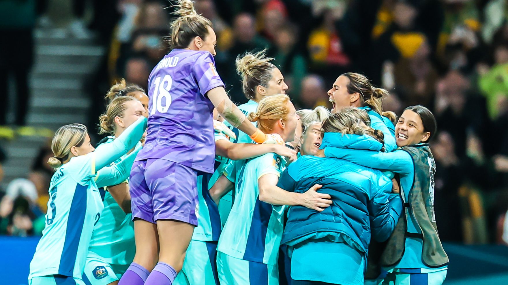 Australia celebrate Steph CATLEY scoring a penalty whilst playing Canada at the FIFA Women&#x27;s World Cup Australia &amp; New Zealand 2023 at Melbourne Rectangular Stadium.
