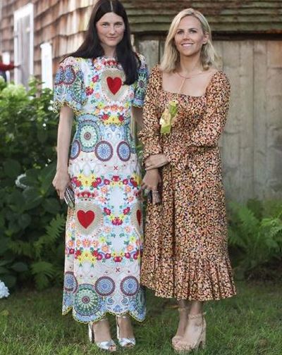 <p>Designer/ <em>US Vogue&nbsp;</em>Tabitha Simmons and designer Tory Burch at the Net-a-porter x GOOD + Foundation summer 2018 dinner at the Seinfeld's estate.</p>