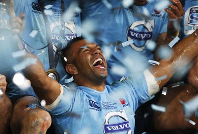 After returning to the Waratahs, Beale helps the side to win the Super 15 title in 2014.
