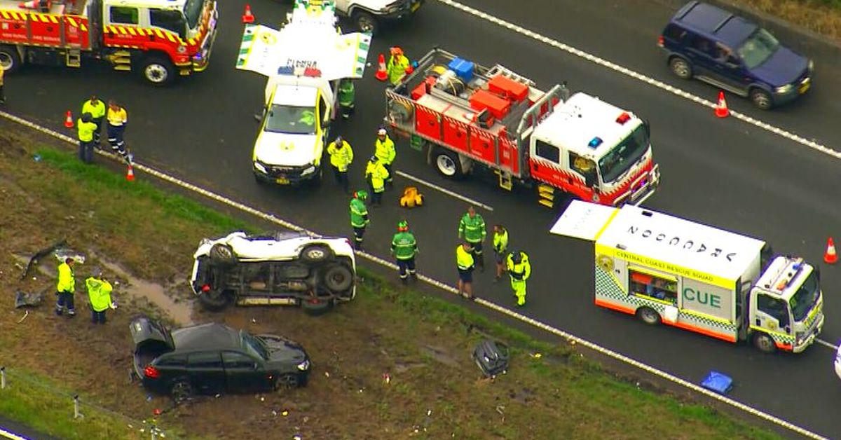 ‘Very very traumatic’: Father and son die in freak highway crash on NSW Central Coast – 9News