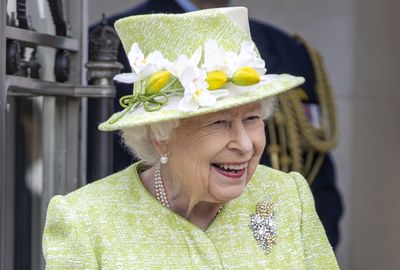 Queen Elizabeth Ii Brooch Collection The Most Important Brooches In Her Personal And Royal Collection Guide