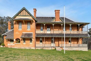 Mansion old estate Domain listing WA property spooky weird unusual 