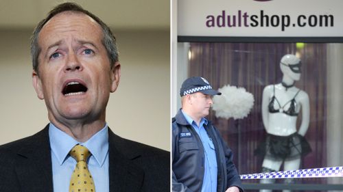 Bandit robs Perth adult shop while Bill Shorten campaigns nearby