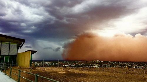 While the coming thunderstorms could bring the most rain struggling farmers have seen in 10 months, Broken Hill experienced a dust storm overnight.