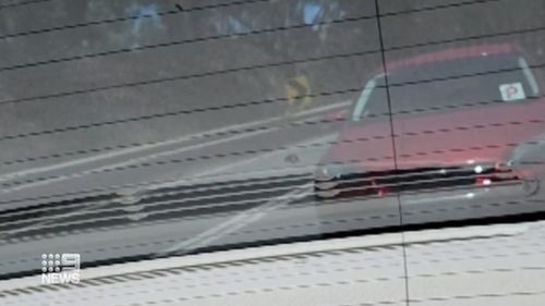 Le chef de l'opposition sud-australienne, David Speirs, a partagé des images de sa voiture agressivement talonnée par un P-plater.