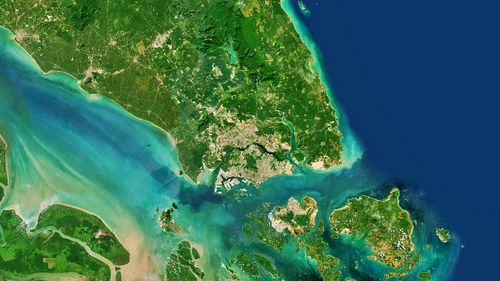 Nel suo punto più stretto, lo Stretto di Malacca è largo solo 2,8 km.