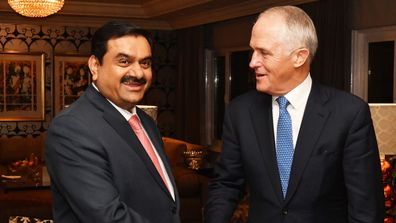 Gautam Adani 与 Malcolm Turnbull 四月在新德里。  (AAP)