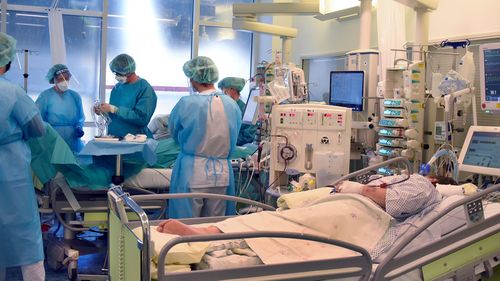 In the intensive care unit at Leipzig University Hospital, Leipzig, Germany, the number of corona patients with severe courses has been growing for days, including more and more younger patients between 30 and 60 years of age.