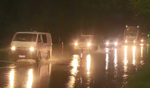 Heavy rain led to flash flooding in areas west of Melbourne's CBD. (9NEWS)