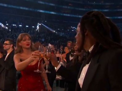 Taylor Swift Cheers dengan Jay Z