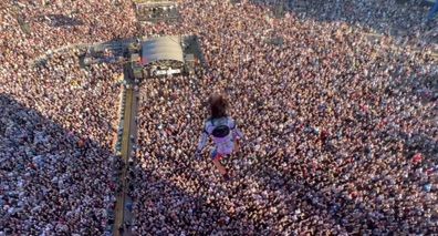 Jared Leto bungee jumps onto stage