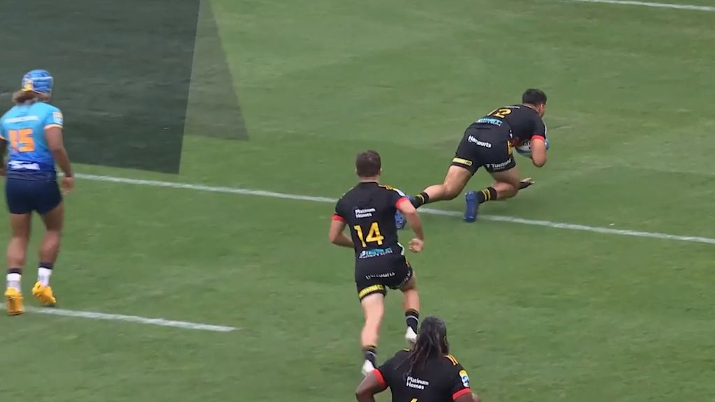 Commentators stunned as Rameka Poihipi scores the fastest try in Super Rugby history