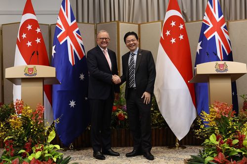Il primo ministro Anthony Albanese e il primo ministro di Singapore Lawrence Wong durante una conferenza stampa congiunta alla Istana Villa di Singapore il 10 aprile 2026. fedpol Foto: Dominic Lorrimer
