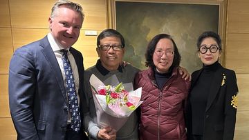 Chau Van Kham with his wife, Quynh Trang Truong, both centre, and Kham&#x27;s lawyer (right) and MP Chis Bowen (left).