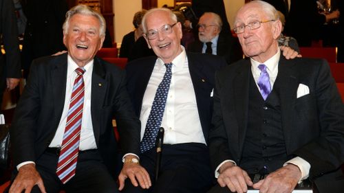 Former prime ministers Bob Hawke (left) and Malcolm Fraser (right) with Sir Ninian in 2013 (centre). (AAP)