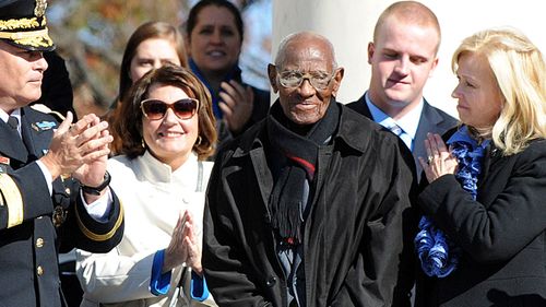 Richard Overton (centre) is acknowledge by US President Obama (not pictured) during a ceremony to honor veterans at the Tomb of the Unknowns at Arlington National Cemetery in Arlington, Virginia, USA, 11 November 2013. 