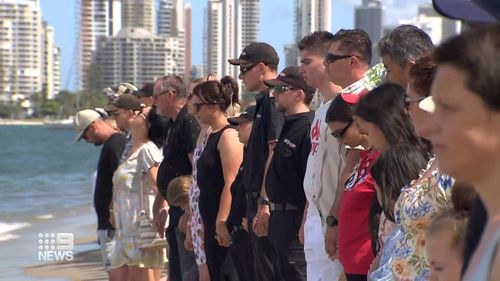 Hundreds of people have gathered on the Gold Coast to ﻿mourn the victims of the Sea World helicopter crash, which killed four people.