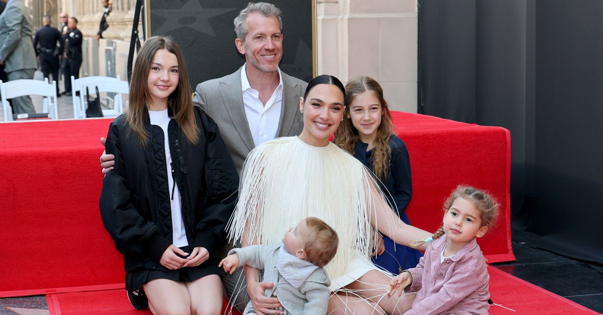 Selebriti menerima bintang mereka di Hollywood’s Walk of Fame selama bertahun -tahun | Dalam gambar termasuk Gal Gadot, Mindy Kaling, Chris Hemsworth dan Steve Irwin