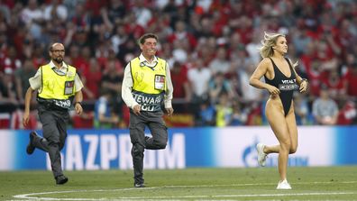 Streaker may have pulled elaborate stunt for nothing