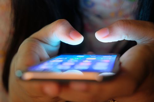 A woman and her partner were removed from an Air New Zealand flight for ignoring the safety briefing, instead choosing to play on their phones.