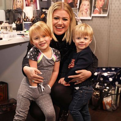 Kelly Clarkson with two children.