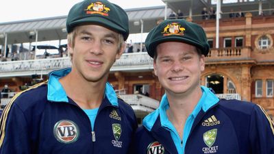 Smith receives Australian baggy green