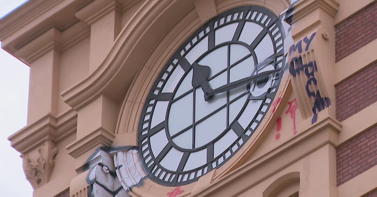 Melbourne icon damaged by vandals ﻿