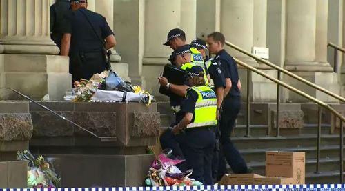 Police reopen Bourke Street after bomb squad checks item near memorial