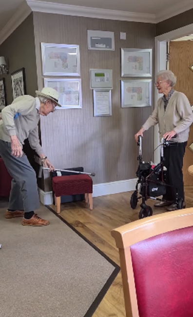 Elderly couple reunites after months apart due to pandemic