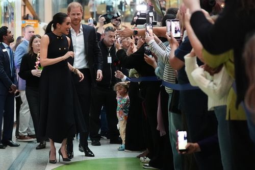 Il principe britannico Harry e Meghan Markle, duca e duchessa di Sussex, visitano il Royal Children's Hospital di Melbourne, Australia, martedì 14 aprile 2026. (Jonathan Brady/Pool Photo via AP)