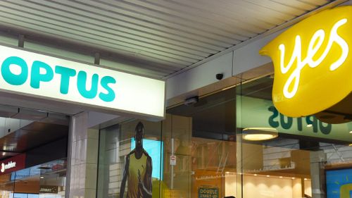 Optus customers report wide-spread mobile phone, broadband outage