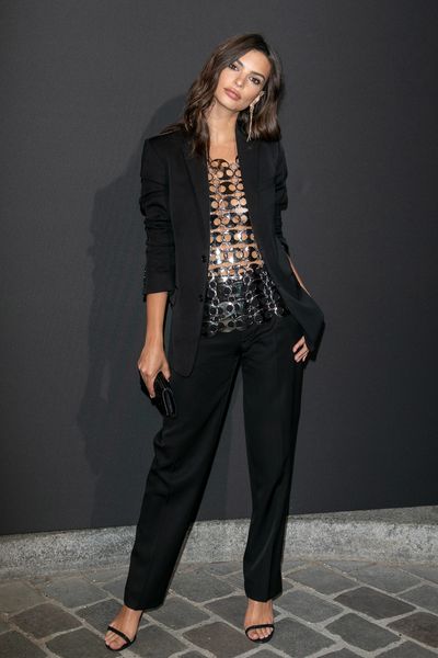 Emily Ratajkowski attends the Vogue Foundation Dinner Photocall as part of Paris Fashion Week - Haute Couture Fall/Winter 2018-2019 at Musee Galliera on July 3, 2018 in Paris, France