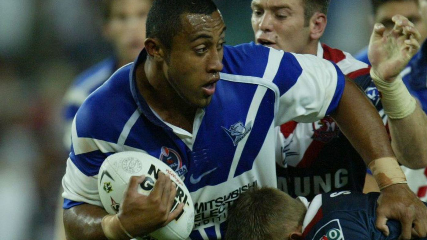 Roy Asotasi in action for the Bulldogs in 2004.